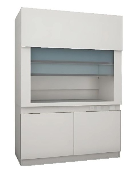 Лаборант с планшетом перед вытяжным шкафом