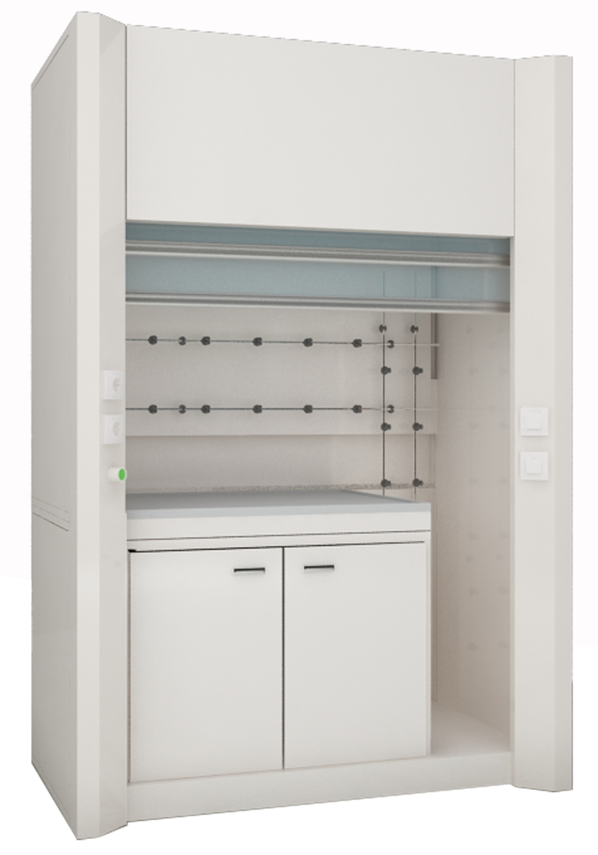 Лаборант с планшетом перед вытяжным шкафом